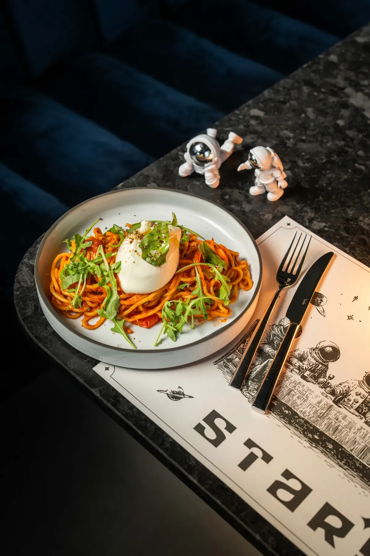 Spaghetti al Pomodoro con Burrata